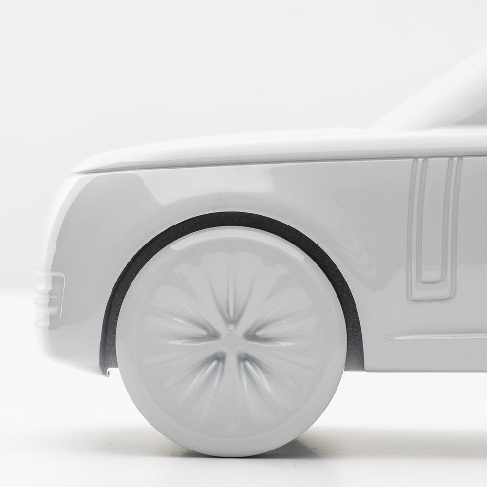 White Range Rover Sculpt - Image 2 of 12
